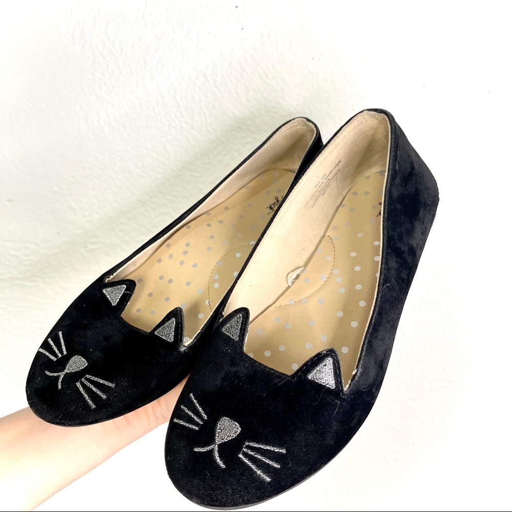 ✨Girls size 3 kitten flats✨